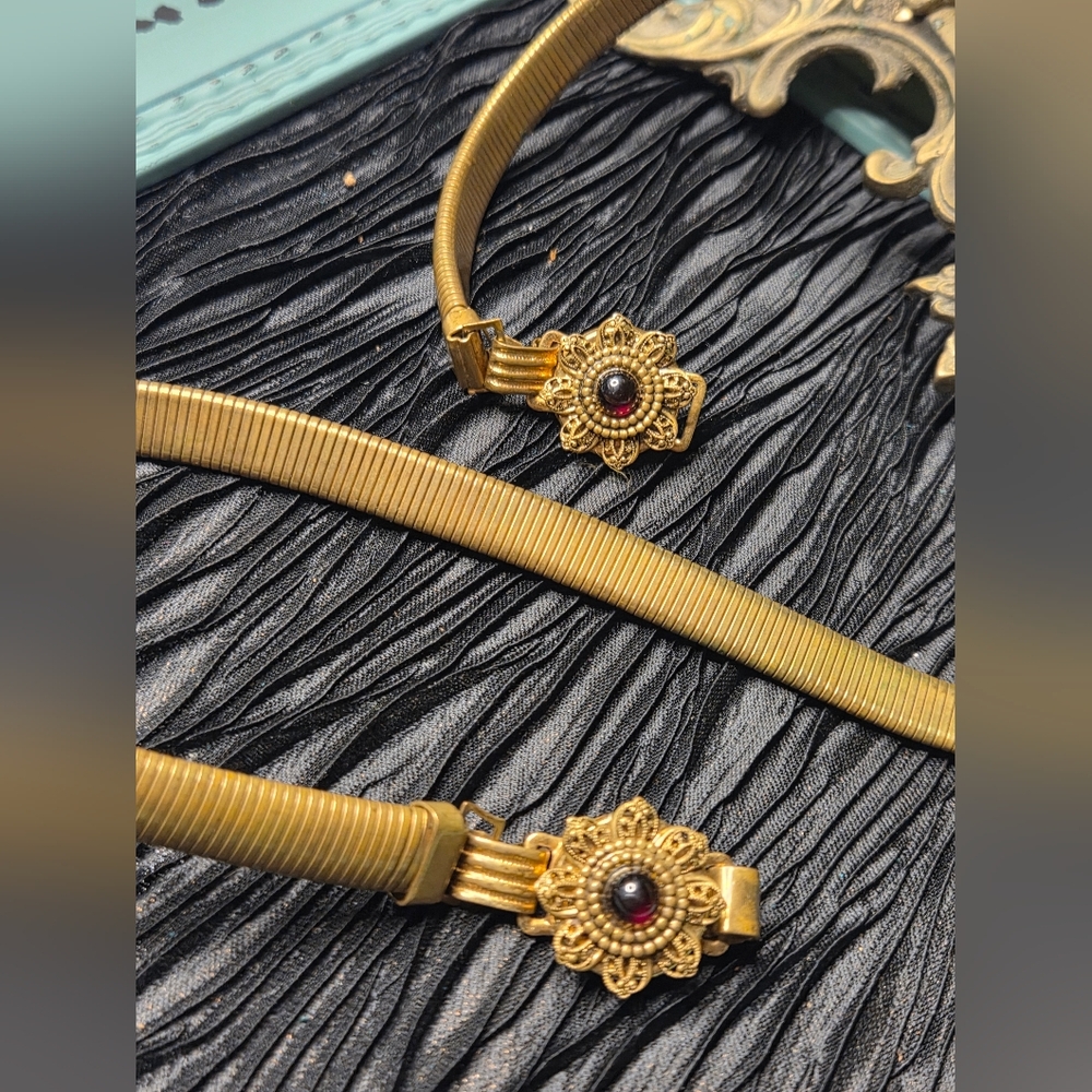 Vntg Gold Plated Omega Belt w/ Floral Casted Buckles Adorned w/ Crimson Gems - Picture 2 of 6
